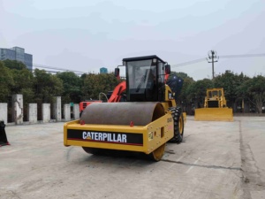 รถบดถนน CS683E แมว/หนอนผีเสื้อพร้อมปั๊มส่วนประกอบหลัก CS683มือสอง - Product Image 6