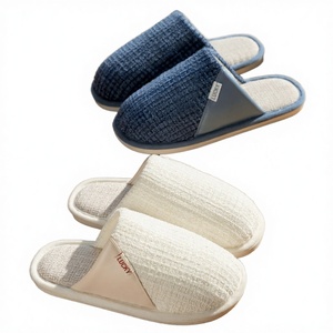 Chaussons d'hiver chauds et douillets en lin et fourrure pour couple, style japonais, à bout fermé, semelle souple en EVA antidérapante, légers et confortables - Product Image 3