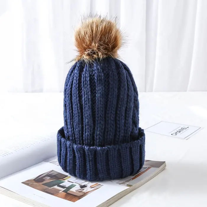2019 personalizado pom niños sombreros de invierno de punto sombrero de piel de globo