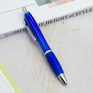 ปากกาลูกลื่นแบบคลาสสิก หัวกด พร้อมด้ามจับยางนุ่ม ตัวด้ามสีเงิน หัวปากกาเคลือบโครเมียม พร้อมก้านกด คลิป และห่วง - Product Image 4