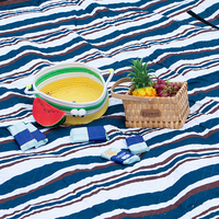 Tapis de pique-nique carré léger et imperméable à 4 couches en polyester, pliable, épais et grand, avec sangle de transport pour la plage