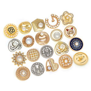 KUNSHUO usine de boutons strass femmes dames vêtements manteau or tige métal fantaisie perle bouton pour dames vêtements vêtements - Product Image 2