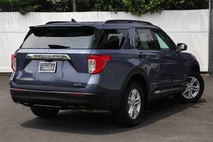 SUV 4 portes XLT FWD d'occasion en excellent état, sièges en cuir, pneus R18, régulateur de vitesse adaptatif, intérieur clair - Product Image 4