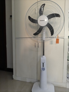 12 V AC/<span class=keywords><strong>DC</strong></span> thiết bị nhà có thể sạc lại đứng fan với điều khiển từ xa 16/18 inch Nhựa USB sạc LED ánh sáng cho sử dụng ngoài trời - Product Image 3