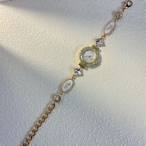 Reloj de Pulsera de Lujo Ligero Estilo Francés con Mariposa, Cierre de Langosta y Letras de Cristal para Mujer - Product Image 1