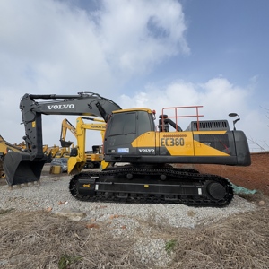 Excavatrices sur chenilles hydrauliques d'occasion VOLVO EC380 originales lourdes 38 tonnes VOLVO EC360 EC480 Pelleteuses à godets d'occasion - Product Image 1