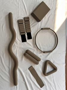 Ensemble de Pilates et de Yoga Personnalisé avec Haltères (1kg/2kg), Poids de <span class=keywords><strong>Cheville</strong></span> et Barre de Musculation – Fer et Silicone Écologiques Antidérapants pour la Maison - Product Image 5
