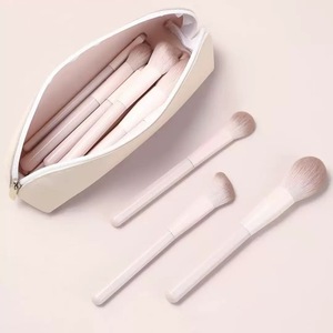 Juego de 13 Brochas de Maquillaje Veganas de Pelo Sintético, Color Rosa de Lujo, Marca Privada Personalizada, Brocha de Maquillaje de Alta Calidad con Bolsa <span class=keywords><strong>para</strong></span> Ojos y Rostro - Product Image 3