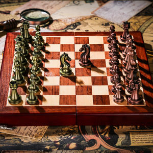 Scacchiera pieghevole <span class=keywords><strong>in</strong></span> <span class=keywords><strong>legno</strong></span> retrò stile europeo di fascia alta con pezzi di metallo acrilico gioco per bambini perfetto regalo per bambini ornamento - Product Image 4