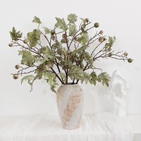 Décoration d'automne directement de l'usine : Branche artificielle rustique en faux chêne avec chêne-grenon et grosses baies pour arrangements floraux de mariage