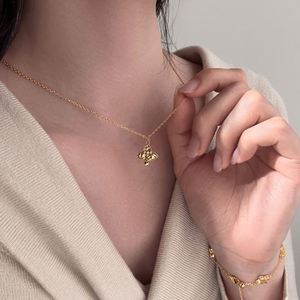 Collier pendentif trèfle à quatre feuilles en argent S925 de luxe de la collection Dylam Blossom, avec chaîne à maillons et zircone 5A, pour femmes - Product Image 4