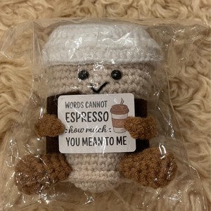 Muñeco de Ganchillo Hecho a Mano con Forma de Taza de Café, Adorno de Escritorio Tejido con Hilo Marrón, Regalo - Product Image 1