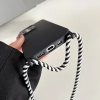 Étui en silicone liquide avec cordon tour de cou personnalisable pour iPhone 17/16/15/14/13 Pro/Max/12/12mini/7/8 Plus