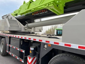 Camion grue Zoomlion d'occasion de 70 tonnes, grue mobile tout-terrain avec une excellente hauteur de levage et un système hydraulique fiable - Product Image 6