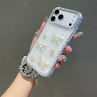 Coque de téléphone de luxe scintillante à motif nœud papillon et coquille pour iPhone 18 17 Pro Max 16 15 14 13 avec chaîne de perles élégante et protection intégrale