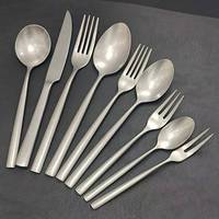 Ensemble de vaisselle de luxe de haute qualité et durable en acier inoxydable 304 avec cuillère, fourchette et couteau pour hôtels et restaurants