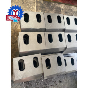 <span class=keywords><strong>Couteaux</strong></span> à ordures eurasiens Lames de déchets en plastique Rouleau de coupe Broyeur de pneus Machine de concassage Métal Petit déchet Pneu Broyeur en laiton - Product Image 4