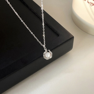 Collar de Plata de Ley S925 con Piedra Lunar y Engaste de Bisel para Uso Diario - Product Image 1