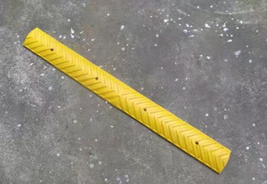 Dissuasore Stradale Mini in Gomma Giallo e Nero Antiurto, Dosso Rallentatore Durevole - Product Image 5