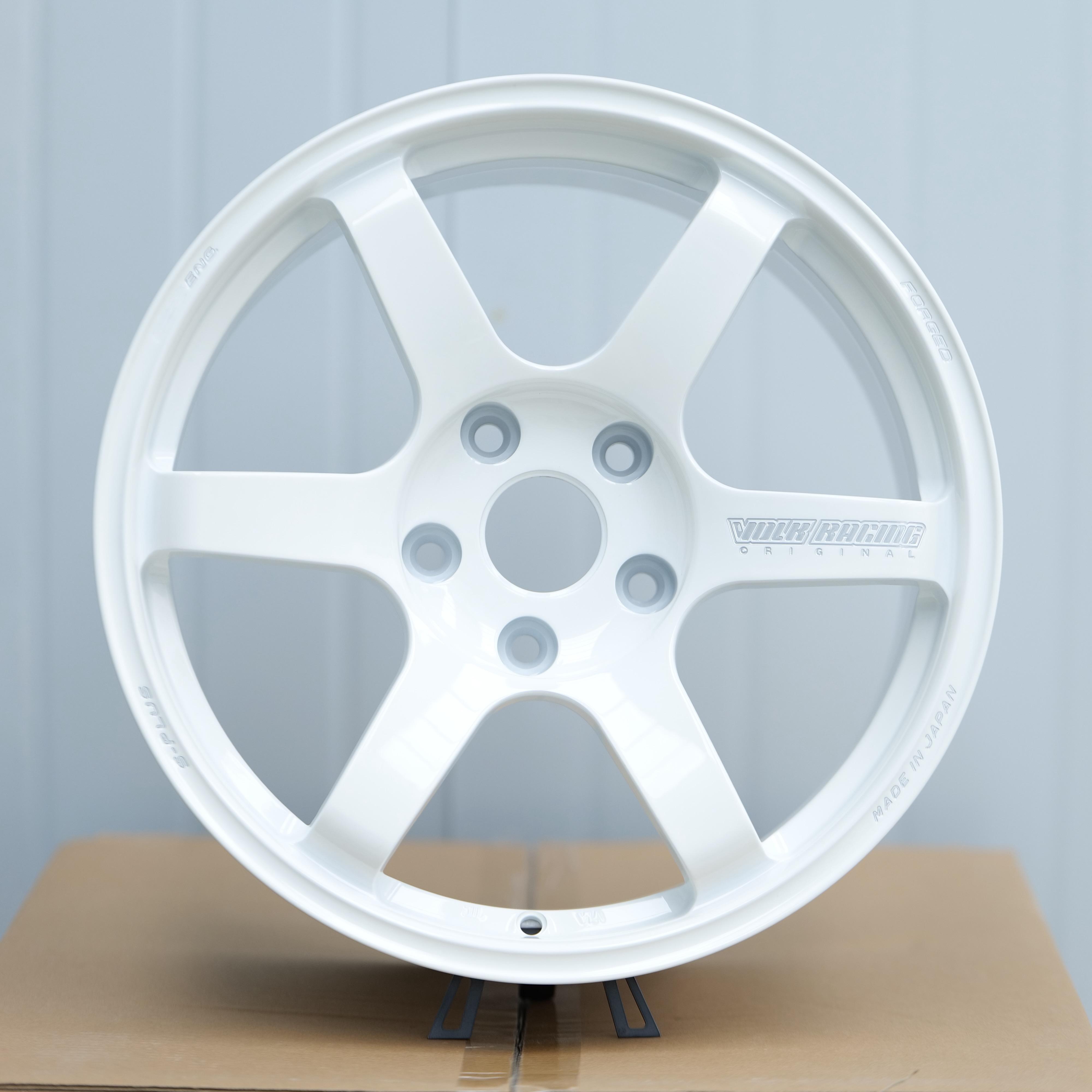 สีขาวเส้นประ