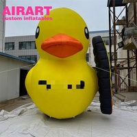Canard gonflable d'activité de thème de plage avec la planche à roulettes
