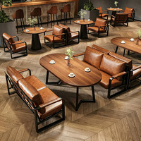 Chaises de salle à manger et banquettes en cuir style rétro avec dossier pour cafés, pâtisseries, salons de thé, hôtels et villas