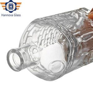Botella <span class=keywords><strong>de</strong></span> vidrio tallada en <span class=keywords><strong>Agave</strong></span> <span class=keywords><strong>de</strong></span> forma única al por mayor, botella <span class=keywords><strong>de</strong></span> espíritu <span class=keywords><strong>de</strong></span> vidrio <span class=keywords><strong>de</strong></span> 750ml, botella <span class=keywords><strong>de</strong></span> vidrio <span class=keywords><strong>de</strong></span> fondo cuadrado con hombro deslizante con corcho - Product Image 3