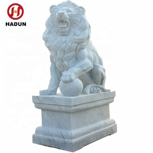 รูปปั้นสิงโตหินอ่อนสีขาวธรรมชาติสไตล์ตะวันตกสำหรับภายนอกอาคาร - Product Image 1