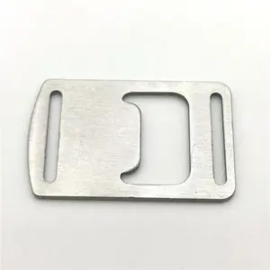 Regali promozionali Logo personalizzato cordino portafoglio in acciaio inossidabile dimensioni apribottiglie per <span class=keywords><strong>birra</strong></span> a forma di carta in metallo - Product Image 1