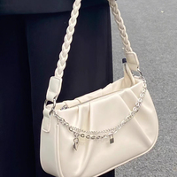 Sac à main plissé tendance pour femme avec poignée tressée, breloque cœur en chaîne, sac à bandoulière souple effet nuage, vente en gros