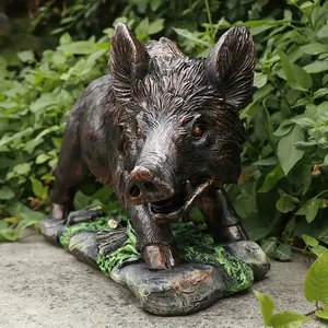 Sculpture réaliste d'attaque de <span class=keywords><strong>sanglier</strong></span>, détails réalistes des poils et des crocs, <span class=keywords><strong>figurine</strong></span> d'animal en résine artisanale, décoration d'intérieur - Product Image 3