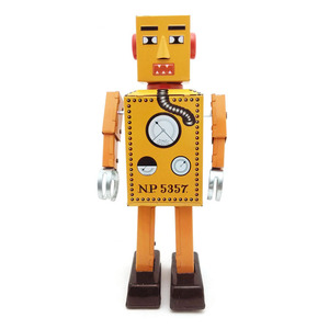 Robot rétro vintage personnalisé en fer blanc à remonter, à grandes dents en acier et à face carrée, jouet de collection mécanique, accessoire de photographie et objet de bureau - Product Image 1