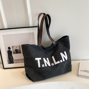 Sac fourre-tout rétro en toile grande capacité avec fermeture éclair en polyester pour femme, nouveau style coréen, tendance et polyvalent, à porter à l'épaule (Tanjing) - Product Image 3