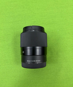 Objectif d'appareil photo APS-C SIGMA 30mm F/1.4 DC DN Contemporary d'occasion, très demandé - Product Image 1