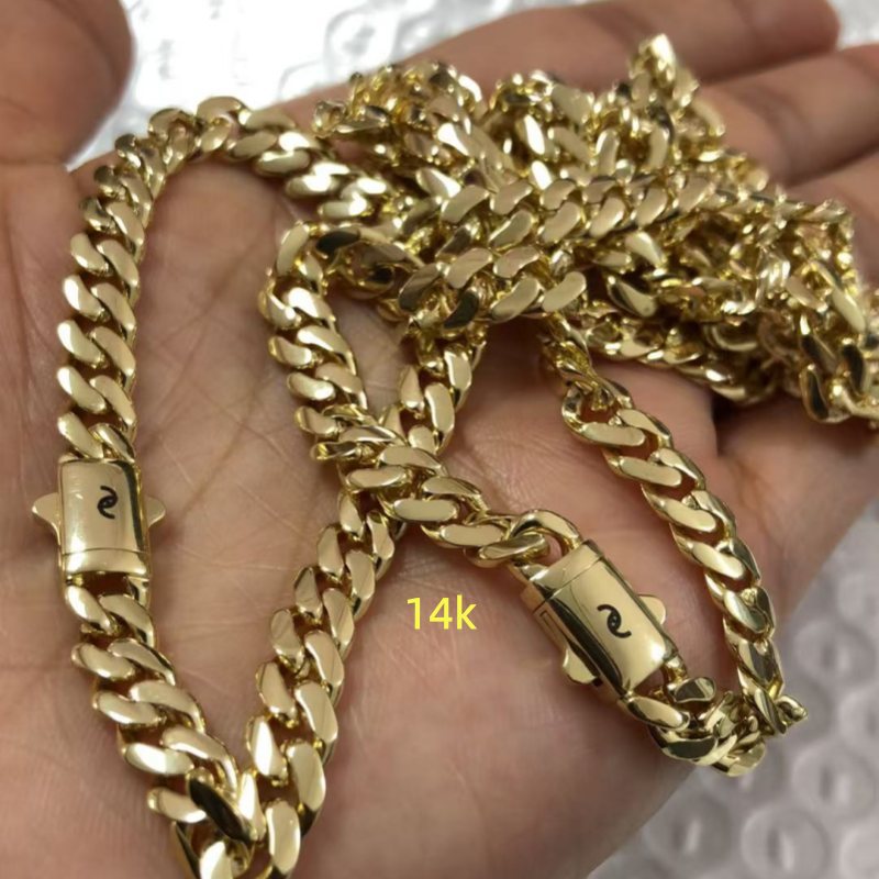 Cadena de eslabones de oro.