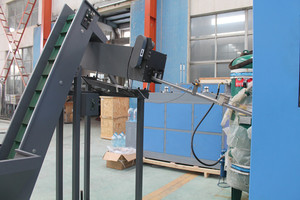 省エネ自動高/低メンテナンスコストボトルブロー成形機2年保証PETプラスチック三菱PLCエアタック - Product Image 6