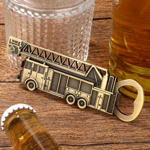 Ouvre-bouteille vintage en forme de camion de pompiers en métal, cadeau unique pour <span class=keywords><strong>pompier</strong></span>, pour la cuisine, le bar, les cadeaux de fête des pompiers, ouvre-bouteille de collection - Product Image 2