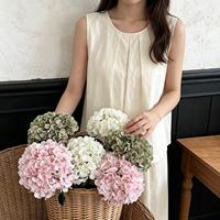 Kepala Bunga Hydrangea Tiruan yang Menyerupai Asli dengan Kelopak Sutra Tahan Lama untuk Buket Pernikahan dan Hiasan Meja