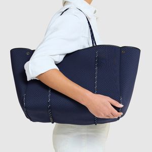 大型沙滩购物手提包女式氯丁橡胶沙滩手提包定制标志女式手提包户外批发氯丁橡胶包 - Product Image 6