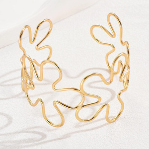 Brazalete de Brazo con Forma de Flor Simple en Oro y Plata, Geométrico, Creativo, Personalizado, Hueco, Abierto y Ajustable - Product Image 2