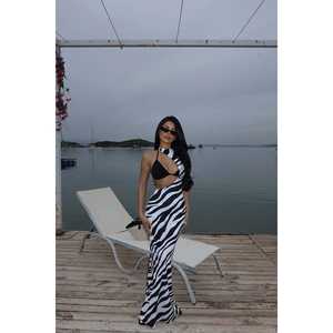 Robe de plage élégante en satin noir Santinara, paréo - Product Image 2