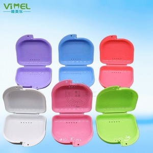 Caja de almacenamiento para retenedores de ortodoncia Wemeile con orificios para un almacenamiento conveniente, uso para adultos - Product Image 1