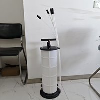 Pompe à huile manuelle 9L et extracteur d'huile, outil automobile efficace pour le remplacement de l'huile de frein et d'huile de transmission dans les véhicules