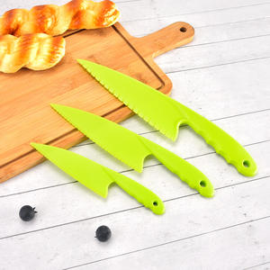 Juego de cuchillos de plástico para frutas, 3 piezas, con cuchillas de seguridad para cortar verduras, pasteles y pan, fácil de limpiar, solo lavar a mano. - Product Image 5