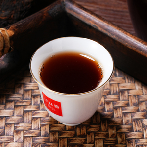 Hualinchun Gâteau <span class=keywords><strong>de</strong></span> thé Pu'er fermenté <span class=keywords><strong>de</strong></span> feuilles d'arbres anciens, doux et onctueux, pour l'aide digestive, la relaxation du soir et une boisson saine - Product Image 4