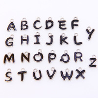 Vente d'usine : Accessoires de haute qualité pour femmes – Boucles d'oreilles et colliers en alliage avec pendentifs 26 lettres