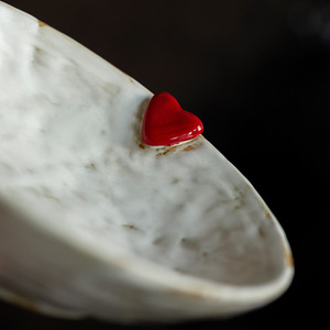 Assiette en céramique en forme de cœur de 9 pouces, faite à la main, grande capacité, pour servir des fruits, des desserts, des collations lors de fêtes - Product Image 3