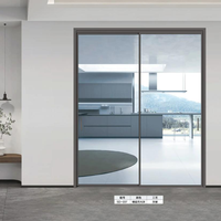 Porte coulissante panoramique en aluminium avec vitrage intelligent, teinte dynamique, isolation thermique, double vitrage, pleine hauteur, intérieur