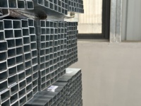 Tube en acier ERW carré de 2x4 pouces, calibre 14, laminé à chaud, ASTM A500 noir EN pour poteau de clôture Q235
