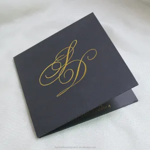 Carte d'invitation de mariage à couverture rigide carrée noire et dorée sur mesure avec poche à l'intérieur et cartes de mariage à couverture rigide personnalisées